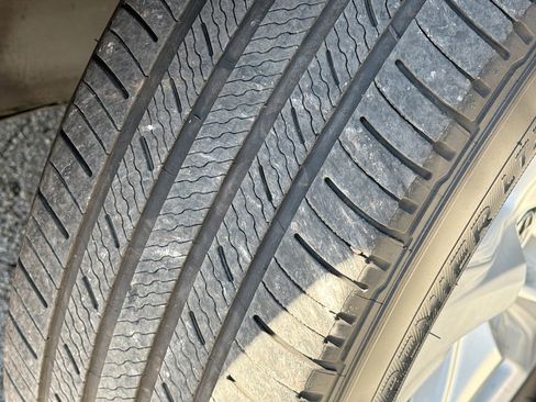 Used 2024 Toyota Highlander LE image 42