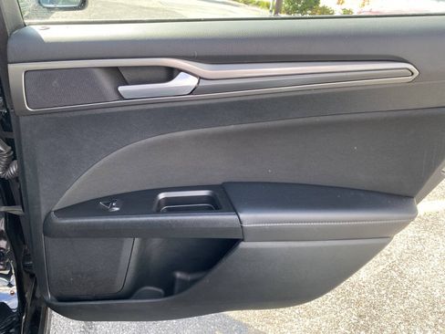 Used 2017 Ford Fusion SE w/ Equipment Group 601A FWD image 19