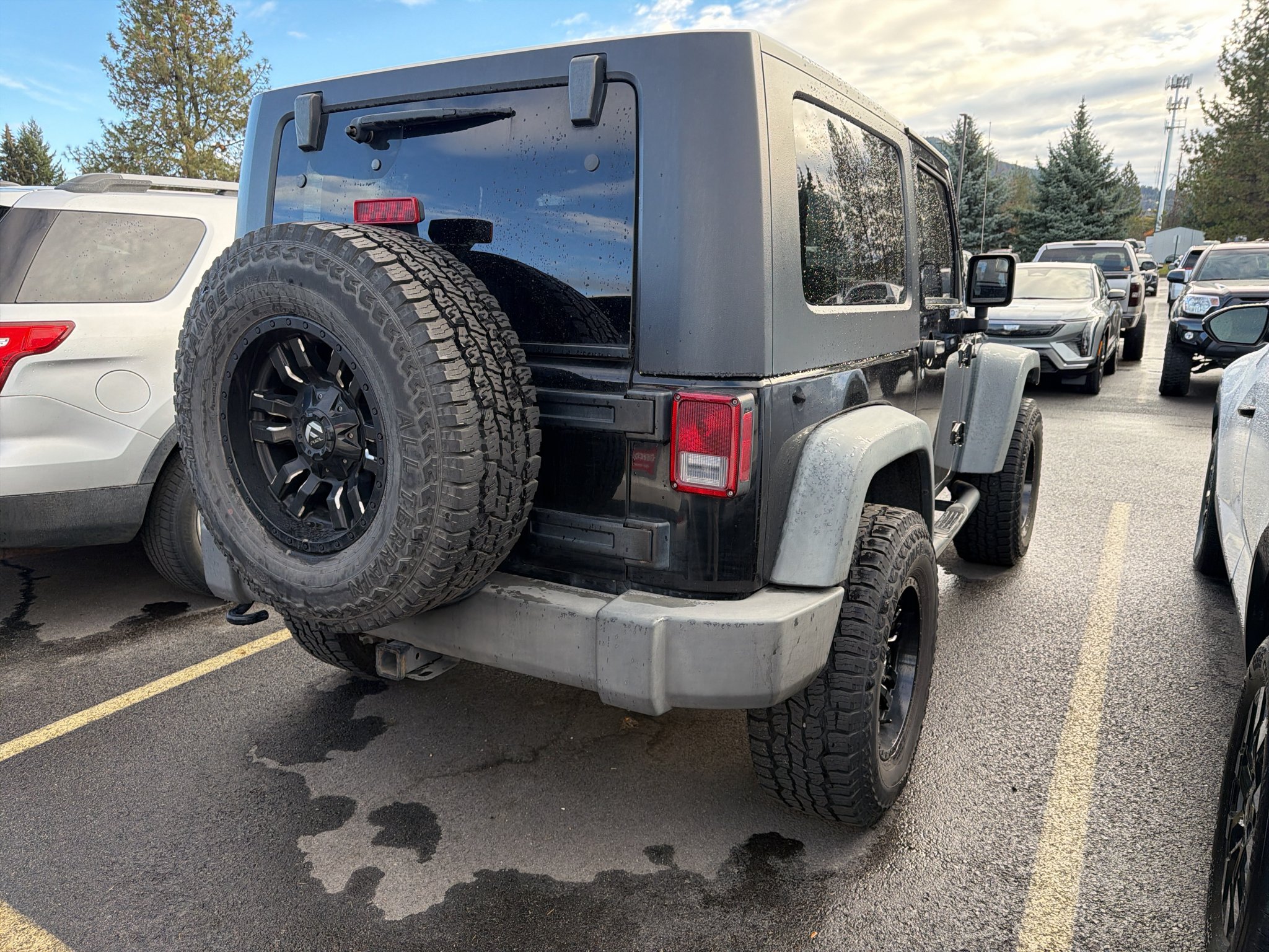 Used 2010 Jeep Wrangler Rubicon w/ Dual Top Group AWD/4WD image 4