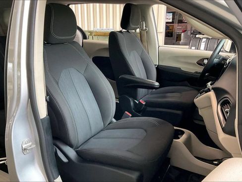 Used 2023 Chrysler Voyager LX FWD image 23