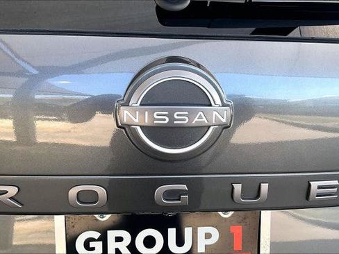 Certified 2025 Nissan Rogue SV FWD image 30