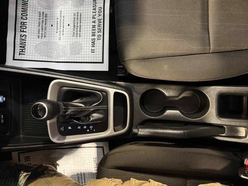 Used 2021 Hyundai Venue SE FWD image 16