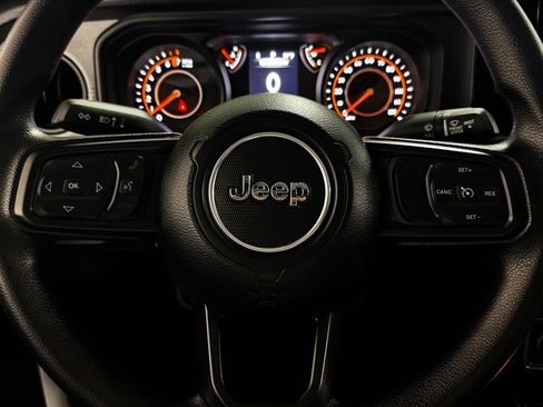Used 2024 Jeep Gladiator Sport AWD/4WD image 15