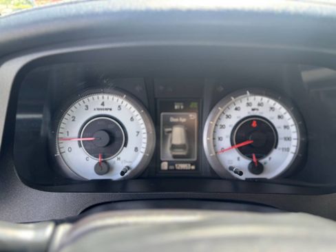 Used 2018 Toyota Sienna SE Premium w/ Carpet Mat Package image 14