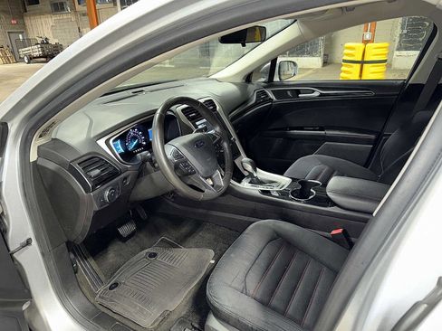 Used 2015 Ford Fusion SE image 27
