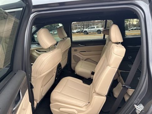 Used 2025 Jeep Grand Cherokee L Limited w/ Luxury Tech Group II image 10