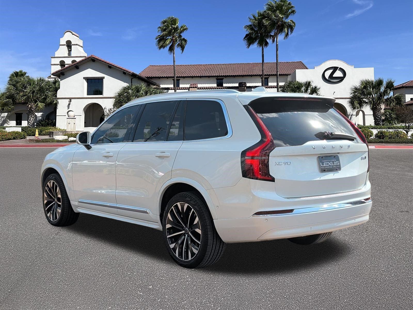Used 2026 Volvo XC90 B6 Plus w/ Protection Package Premier AWD/4WD image 4