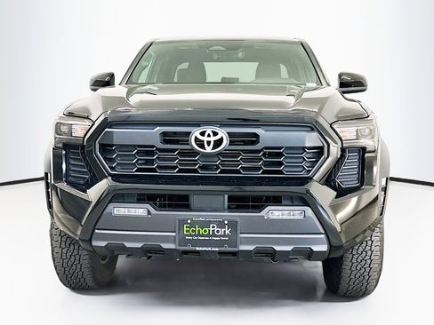Used 2025 Toyota Tacoma TRD Off-Road image 2
