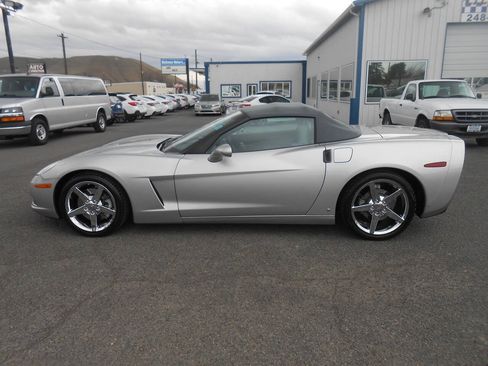Used 2006 Chevrolet Corvette Convertible w/ Preferred Equipment Group RWD image 15