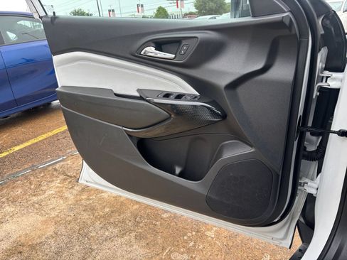 Used 2025 Chevrolet Trax LT w/ LT Convenience Package FWD image 18