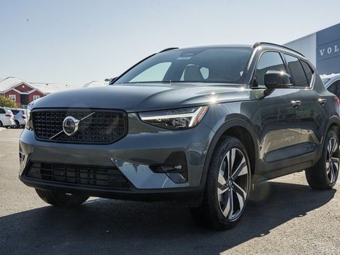 New 2026 Volvo XC40 B5 Ultra w/ Protection Package Premier image 3