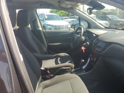 Used 2020 Chevrolet Trax LS FWD image 38