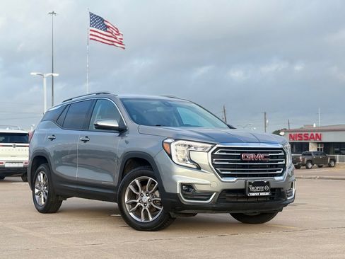 Used 2024 GMC Terrain SLT w/ Infotainment Package II AWD/4WD image 2