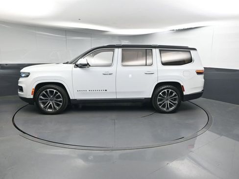 Used 2022 Jeep Grand Wagoneer Series III image 2
