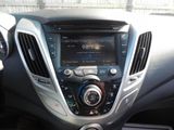 Used 2013 Hyundai Veloster w/ Style Pkg image 2