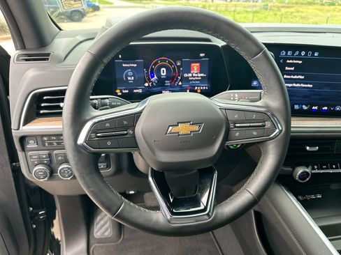 Used 2025 Chevrolet Tahoe High Country AWD/4WD image 14