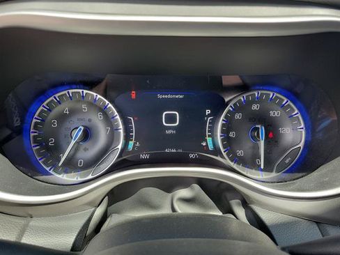 Used 2025 Chrysler Pacifica Select FWD image 20
