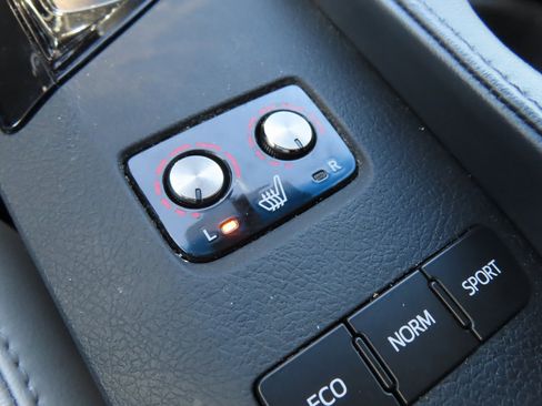 Used 2015 Toyota Avalon XLE image 22