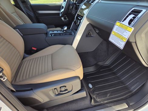New 2026 Land Rover Discovery Limited Edition image 3