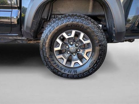 Used 2018 Toyota Tacoma TRD Off-Road AWD/4WD image 22