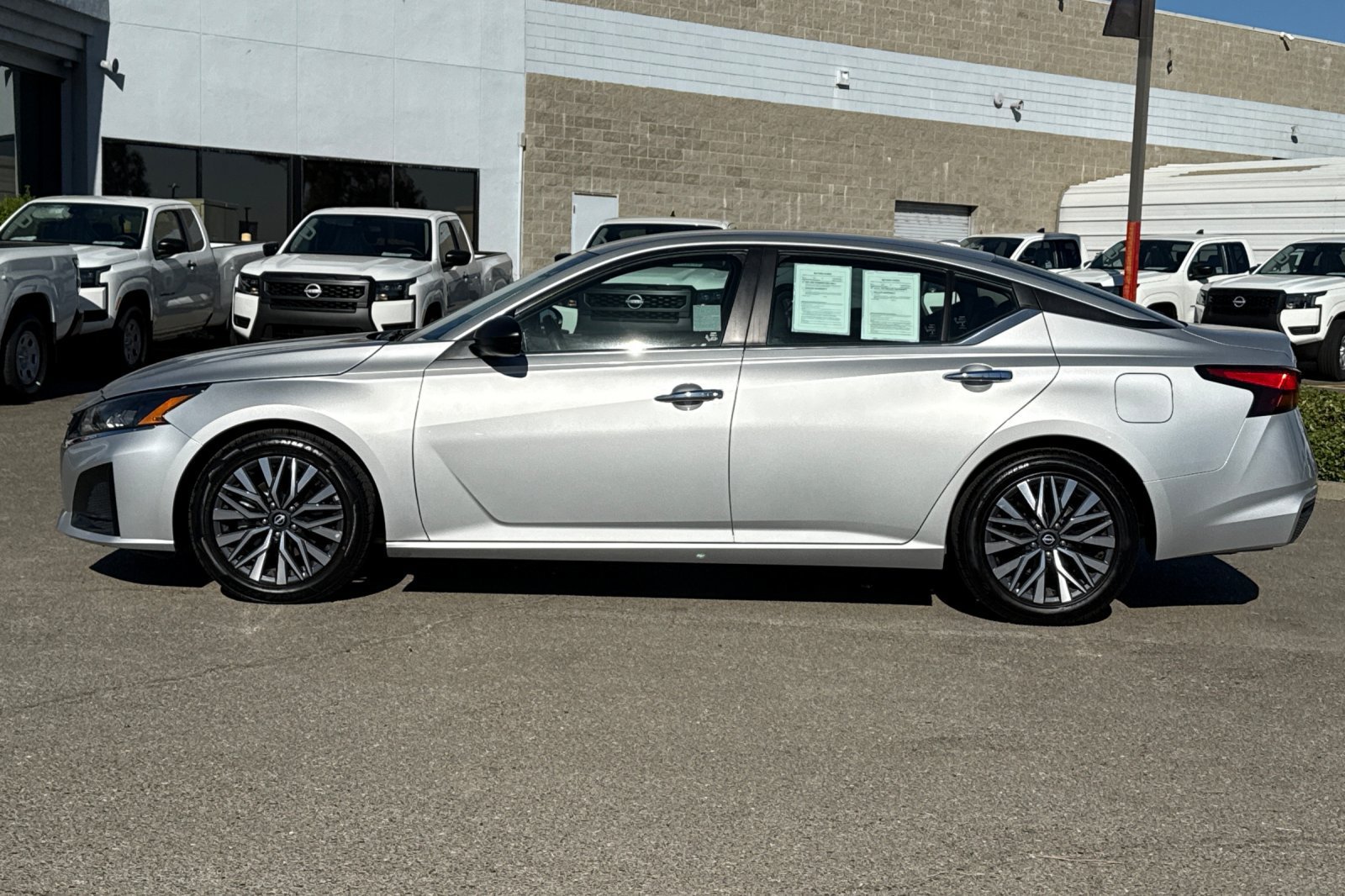 Certified 2024 Nissan Altima 2.5 SV FWD image 9