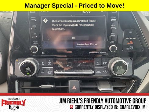 Used 2020 Toyota Highlander XLE AWD/4WD image 19