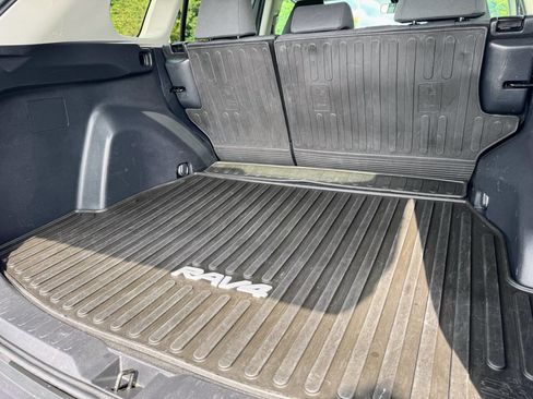 Used 2020 Toyota RAV4 XLE image 34