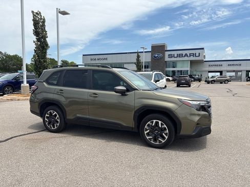Used 2025 Subaru Forester Premium w/ Convenience Package #1 AWD/4WD image 1