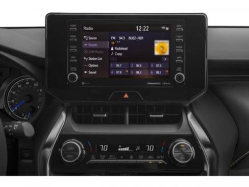 Used 2022 Toyota Venza LE image 10