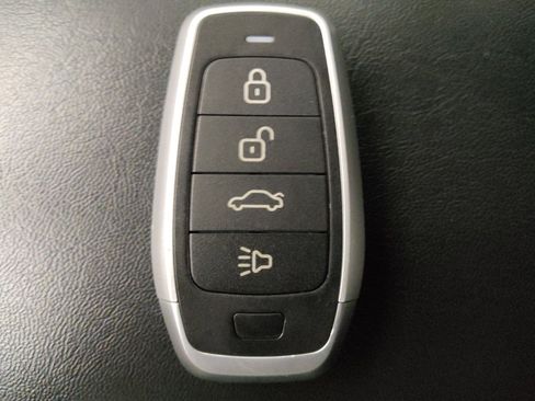 Used 2020 Jeep Cherokee Latitude Plus FWD image 32