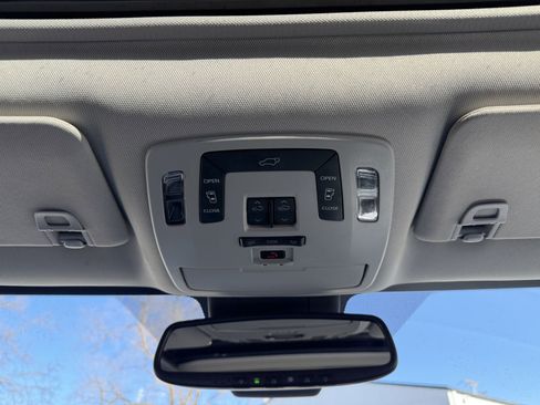 Used 2021 Toyota Sienna XLE image 19