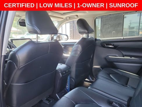 Used 2024 Toyota Highlander XLE FWD image 18