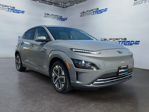 Used 2023 Hyundai Kona SE w/ Cargo Package FWD image 3