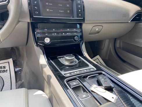 Used 2018 Jaguar XE Premium RWD image 14