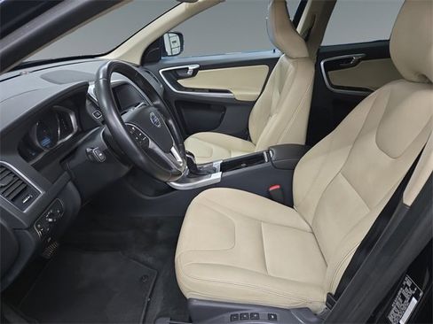 Used 2016 Volvo XC60 T6 Platinum image 13