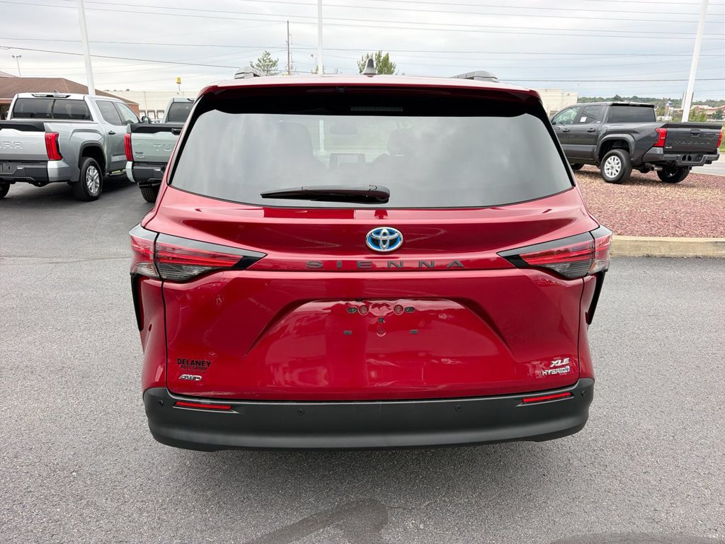 Used 2021 Toyota Sienna XLE AWD/4WD image 7