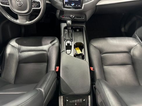 Used 2022 Volvo XC90 T5 Momentum image 32