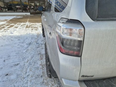 Used 2022 Toyota 4Runner SR5 Premium image 8