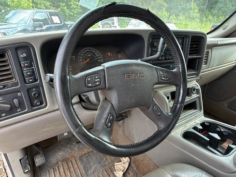Used 2005 GMC Sierra 2500 SLT w/ Heavy-Duty Power Package AWD/4WD image 18