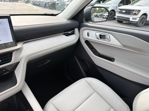 New 2026 Ford Explorer Active w/ Active Comfort Package RWD image 19