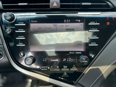Used 2019 Toyota Camry XSE FWD image 11