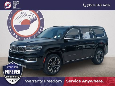 Used 2023 Jeep Grand Wagoneer Series III AWD/4WD image 2