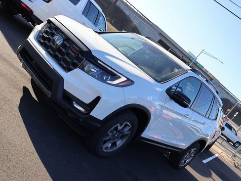 Used 2023 Honda Passport TrailSport image 3