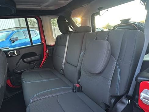 Used 2025 Jeep Wrangler Unlimited Rubicon 4xe w/ Convenience Group image 31