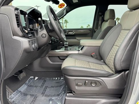 Used 2024 Chevrolet Silverado 1500 ZR2 w/ Technology Package image 13