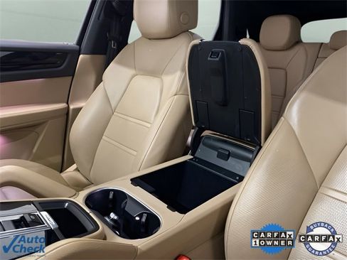 Used 2022 Porsche Cayenne w/ Premium Package image 60