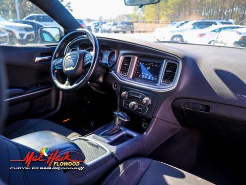 Used 2019 Dodge Charger SXT image 8