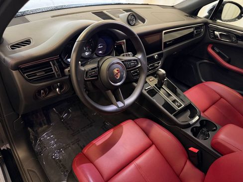 Certified 2026 Porsche Macan AWD/4WD image 4