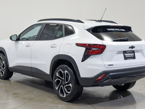 Used 2025 Chevrolet Trax RS w/ Sunroof Package image 9