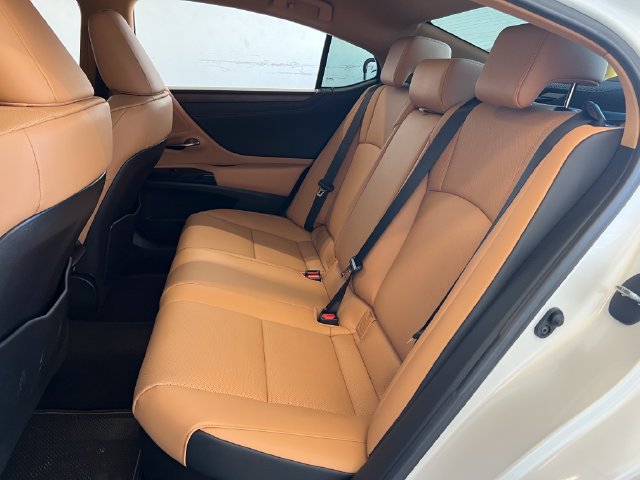 Certified 2025 Lexus ES 300h w/ Premium Package FWD image 39